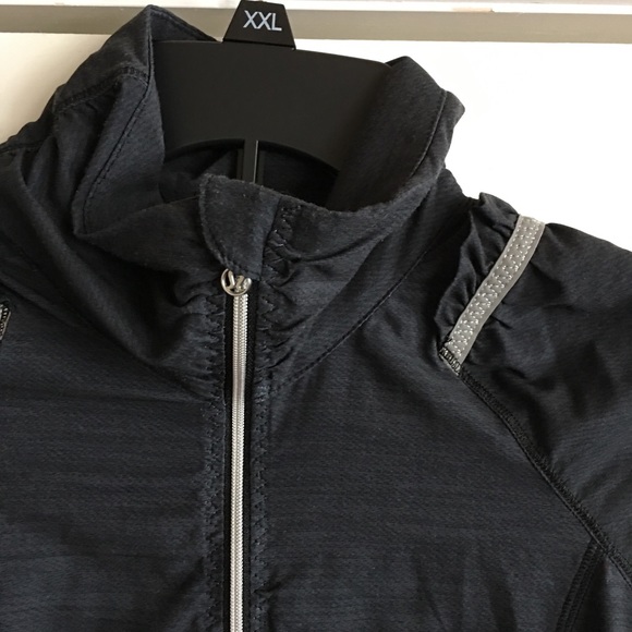 Lululemon Women’s Run Nada Jacket SZ 2 - Picture 5 of 8